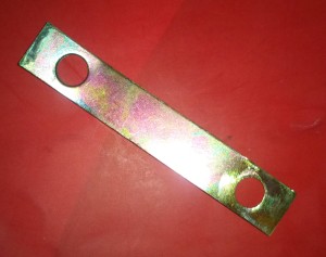 BLASZKA ZABEZPIECZAJĄCA ŚRUBY POKRYWY ZAWOROWEJ ZETOR 50