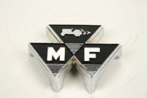 Emblemat czołowy maski  MF 133-188   aluminiowy odlew